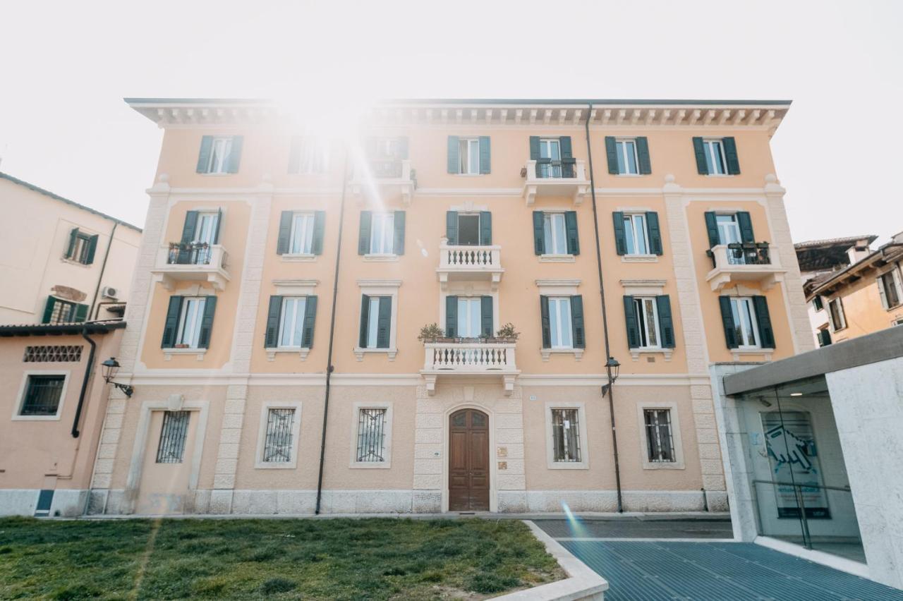 Le Flaneur - Vintage Suite Verona Exterior photo