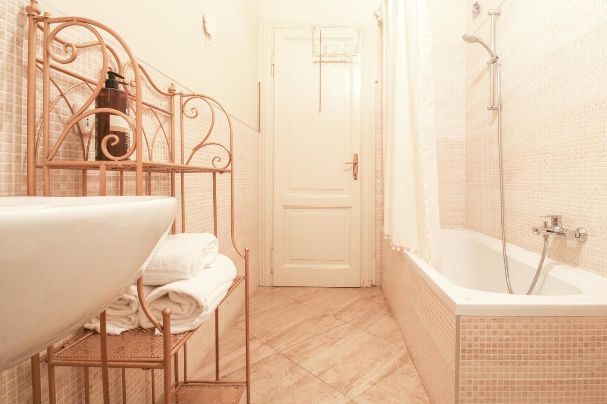 Le Flaneur - Vintage Suite Verona Exterior photo