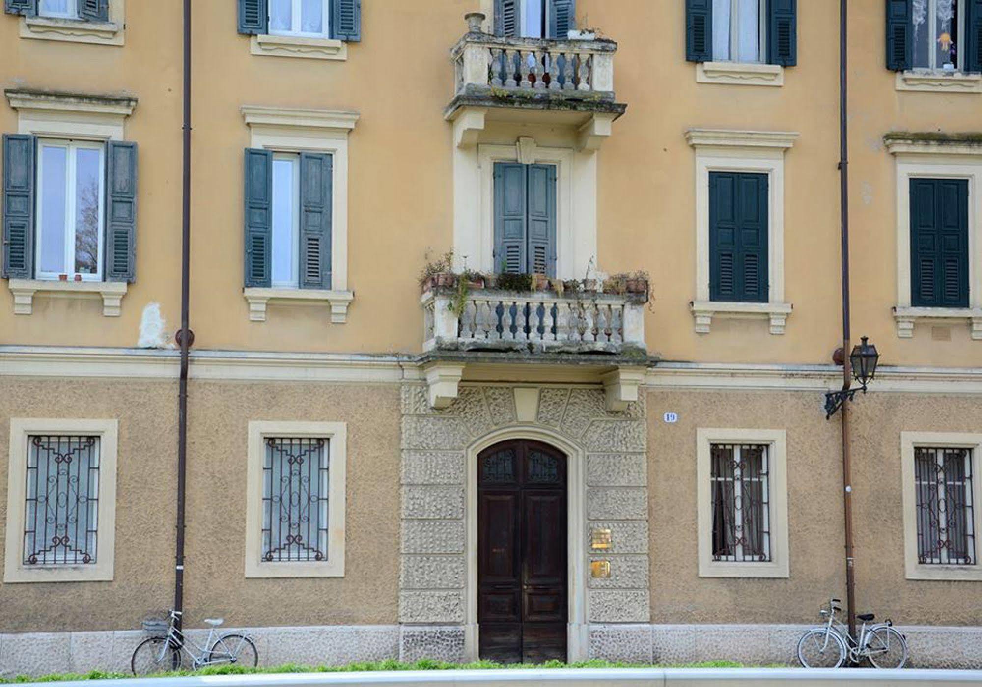 Le Flaneur - Vintage Suite Verona Exterior photo