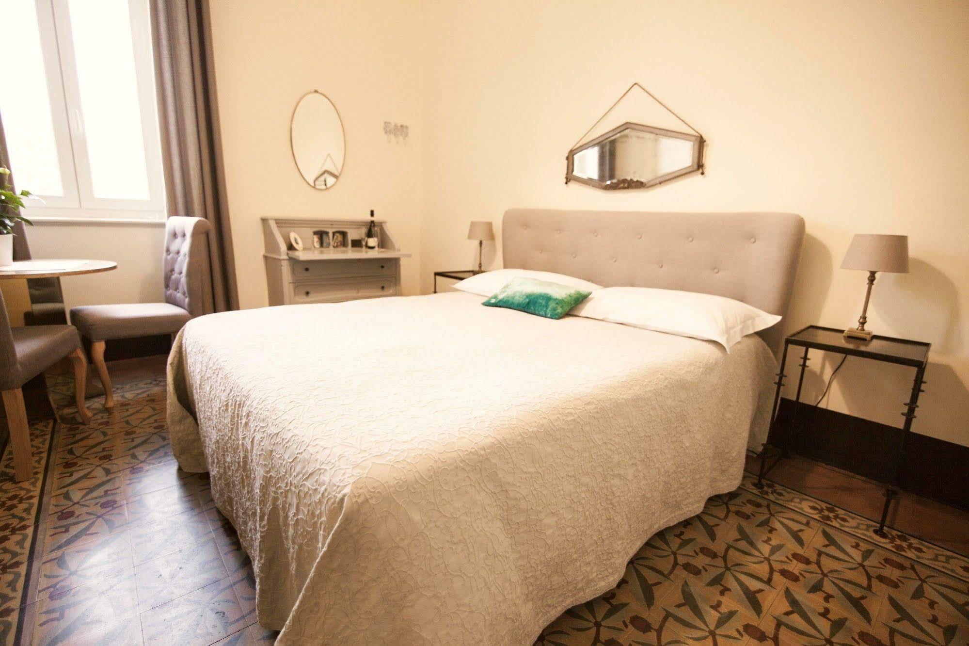 Le Flaneur - Vintage Suite Verona Exterior photo