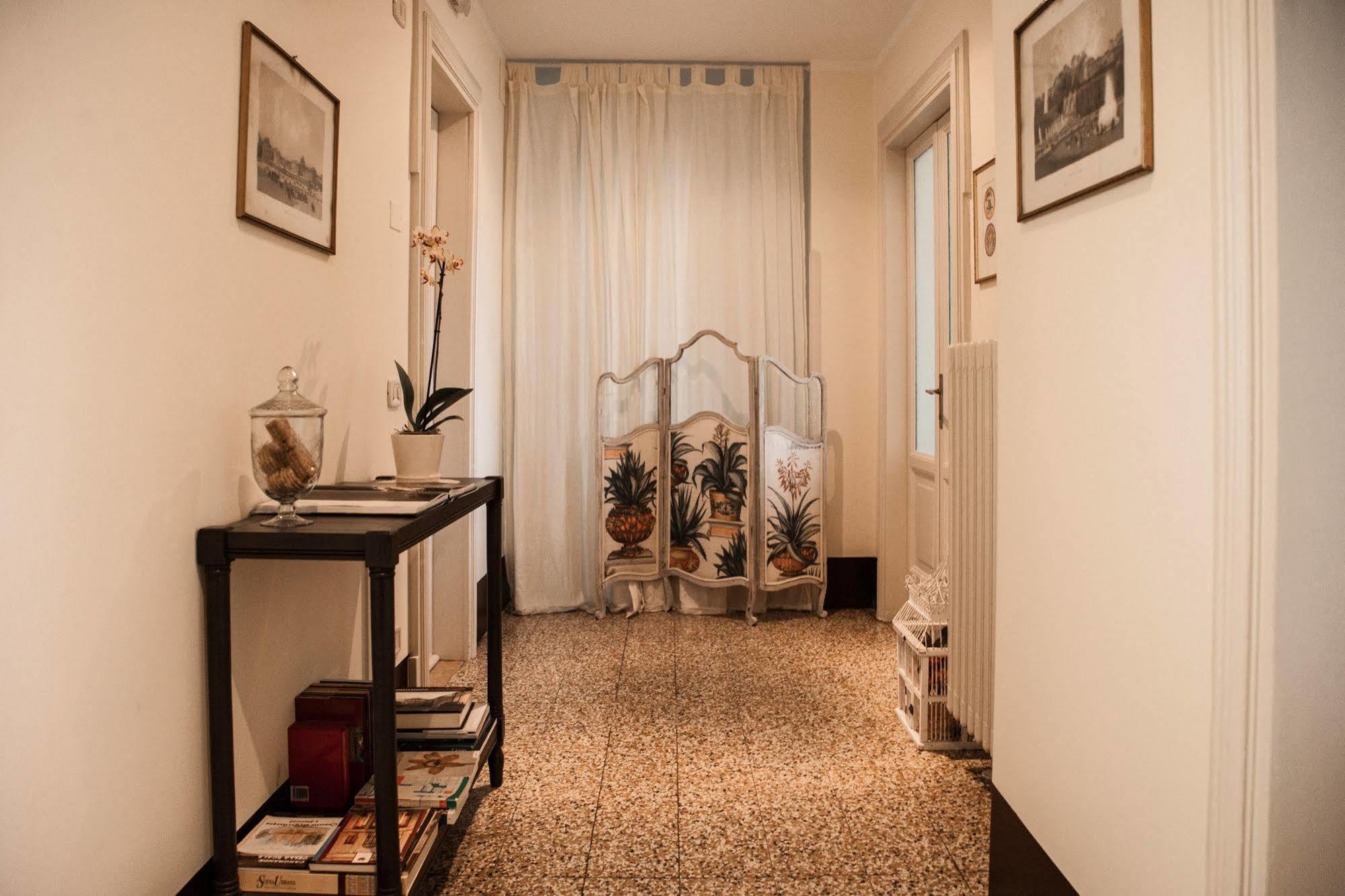 Le Flaneur - Vintage Suite Verona Exterior photo