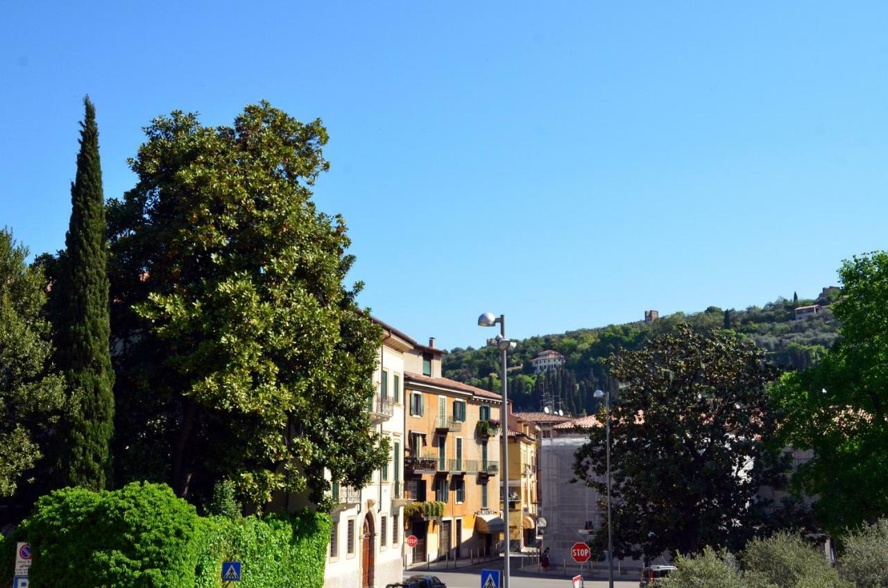 Le Flaneur - Vintage Suite Verona Exterior photo